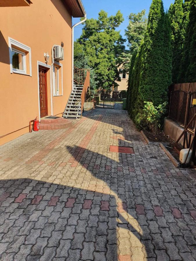 Birta Apartman Hajdúszoboszló Exterior foto